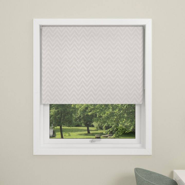 Myrkvunarrúllugardína 100x175 cm Zig Zag hvít