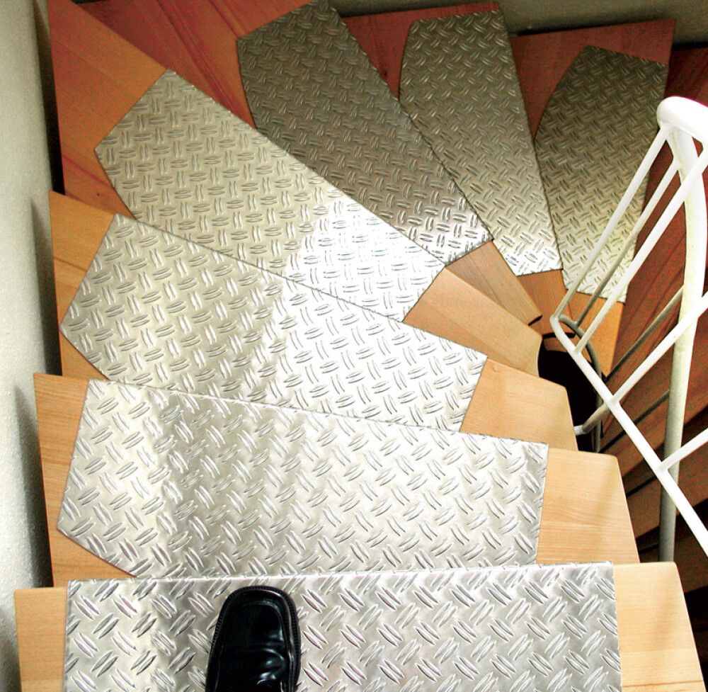 Álplata 600x1000x2,5mm riffluð