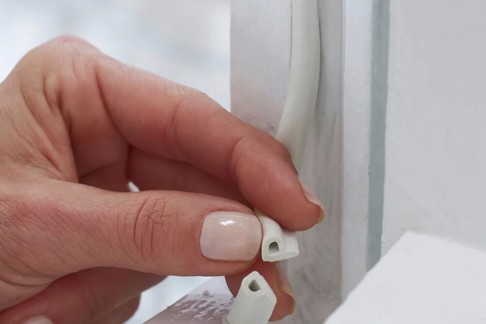 Þéttiborði-P 9x5,5mm x 25m Tesa hvítur