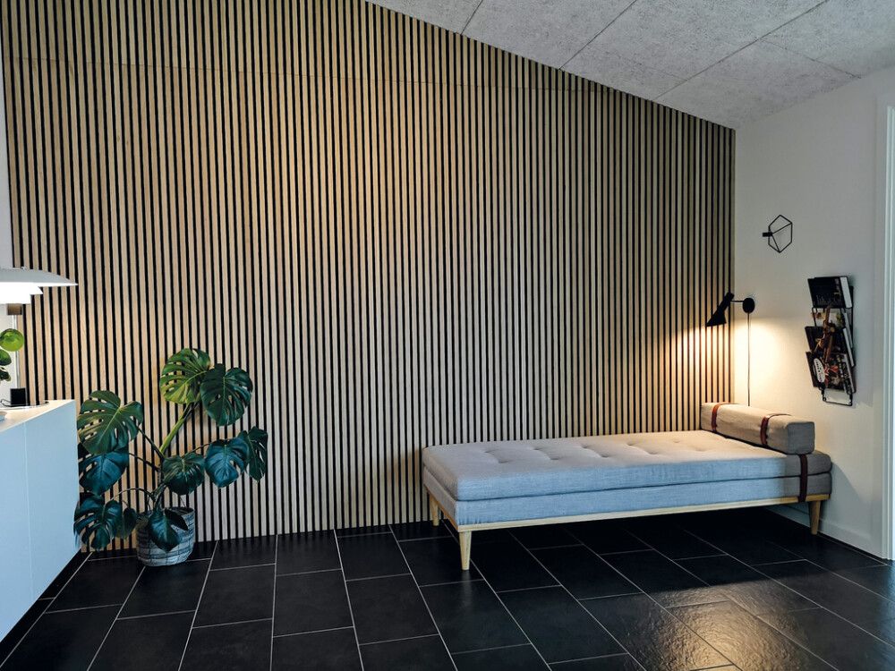 Hljóðdempandi plata ljós eik 2440x605x22 mm