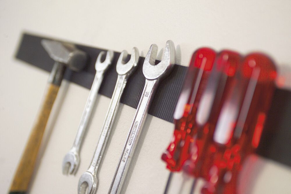 Franskur rennilás lím Tesa extra On&Off 50mm x 1m svart