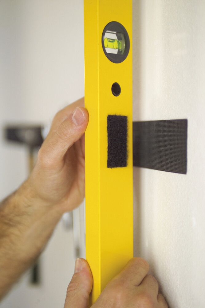 Franskur rennilás lím Tesa extra On&Off 50mm x 1m svart