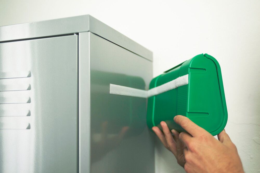 Franskur rennilás lím Tesa On&Off 20mm x 2,5m hvítt