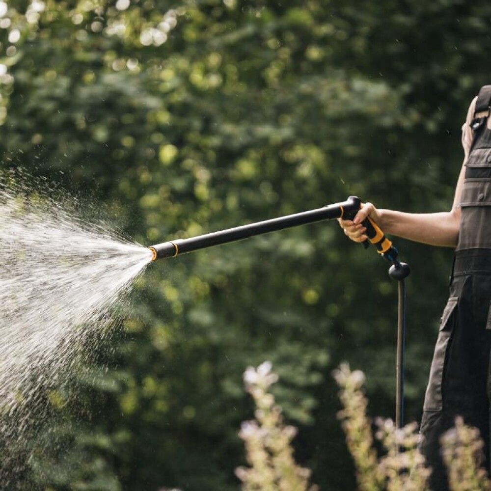 Vatnsbyssa löng stillanleg Fiskars Comfort