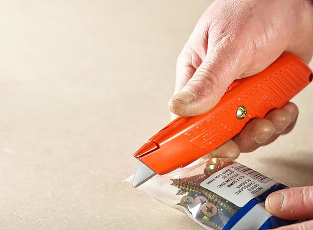 Dúkahnífur Stanley með sjálfvirkt blað