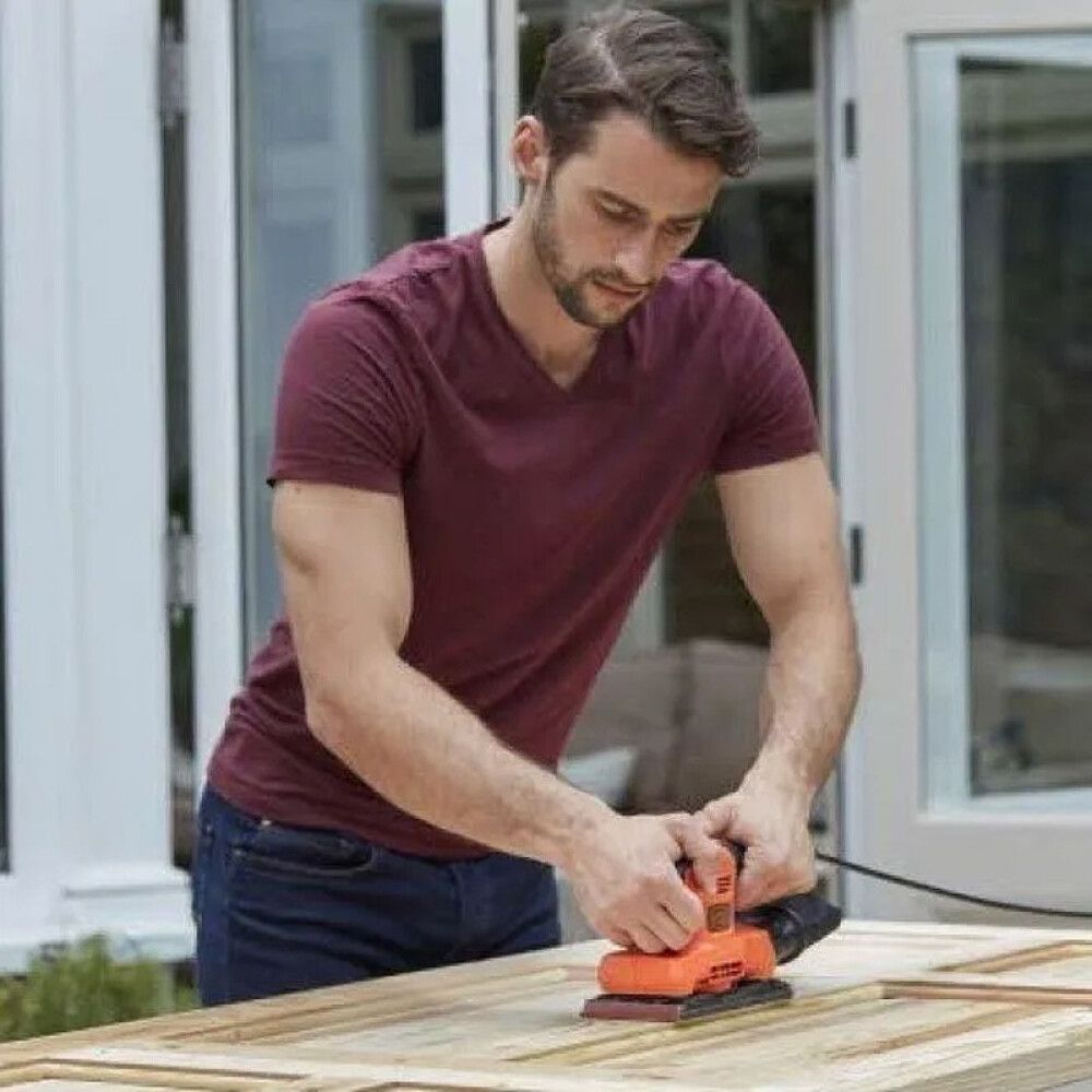 Juðari 150W 1/3 örk Black & Decker