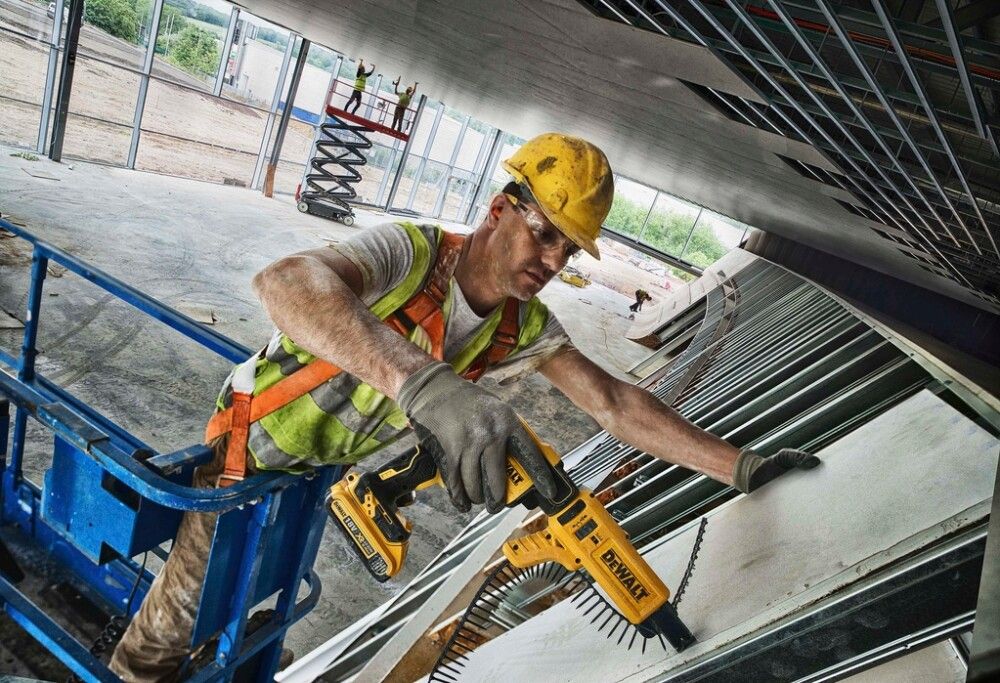 Magasín skrúfvél 18V XR 2x2Ah DeWALT