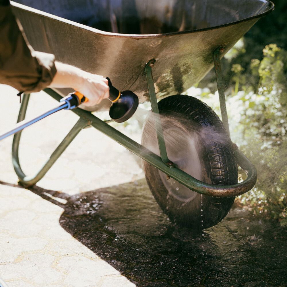 Vatnsbyssa Fiskars Multi control