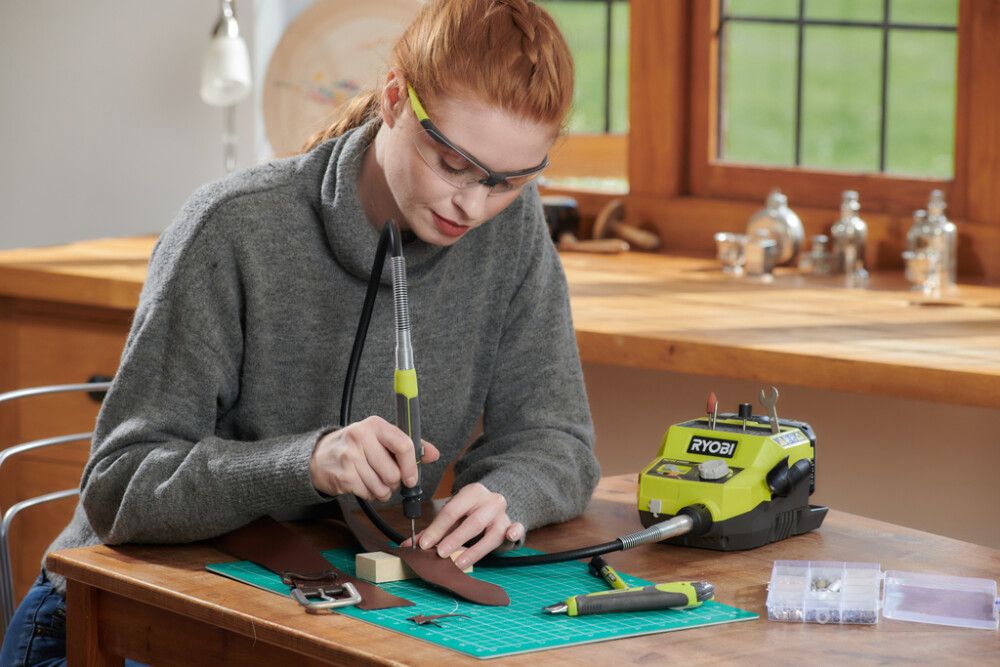 Föndurfræs 18V Ryobi One+ RRTS18-0A35