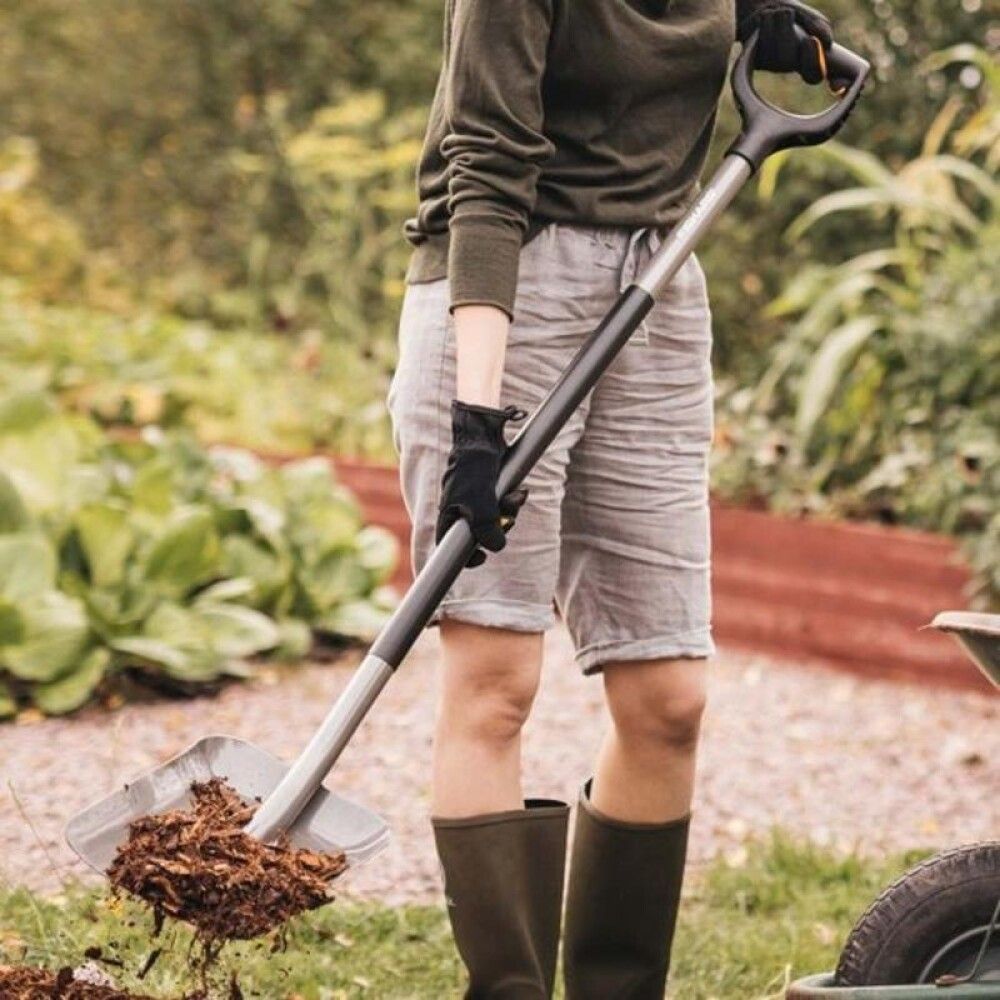 Skófla 132cm Fiskars Ergonomic