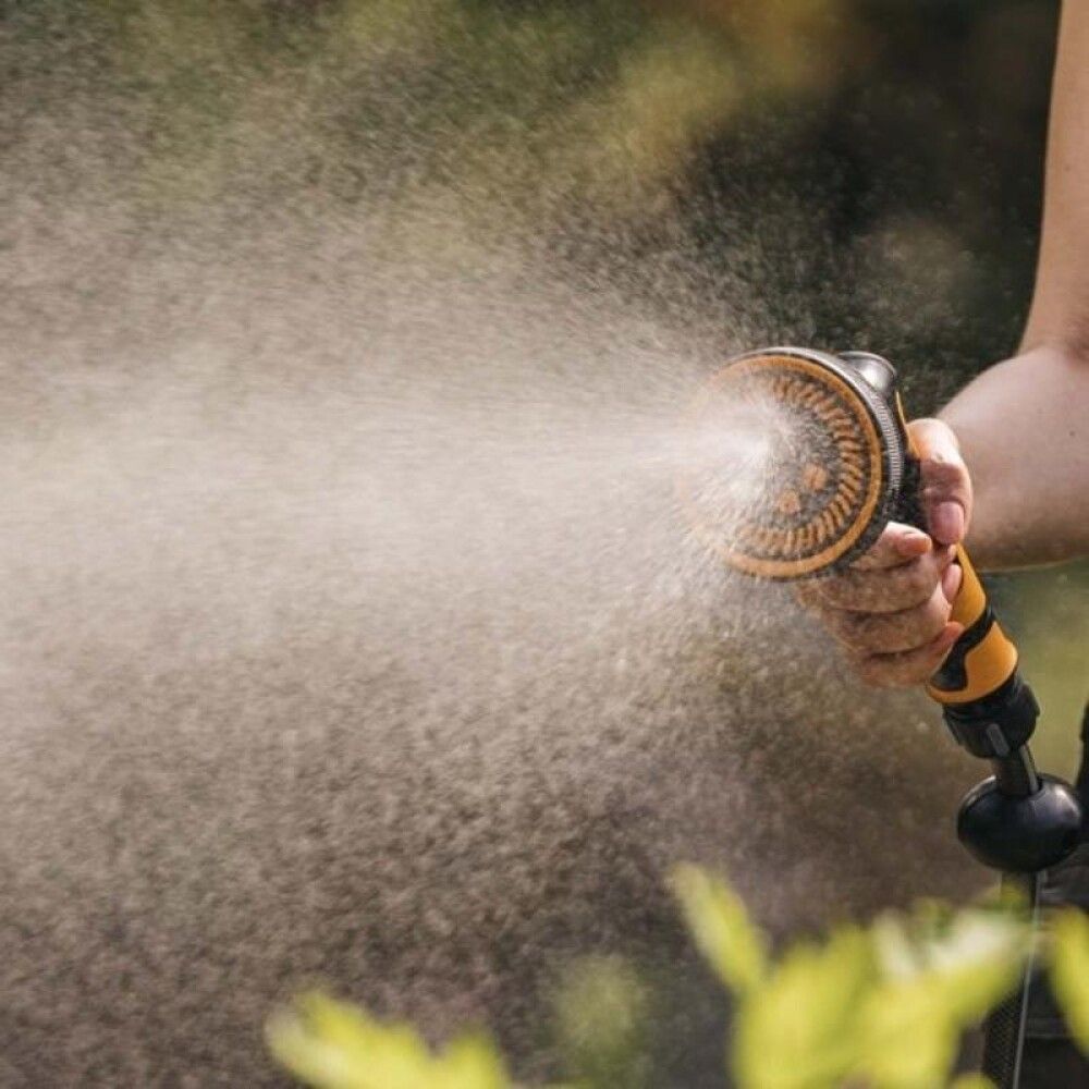 Vatnsbyssa Fiskars Comfort multi