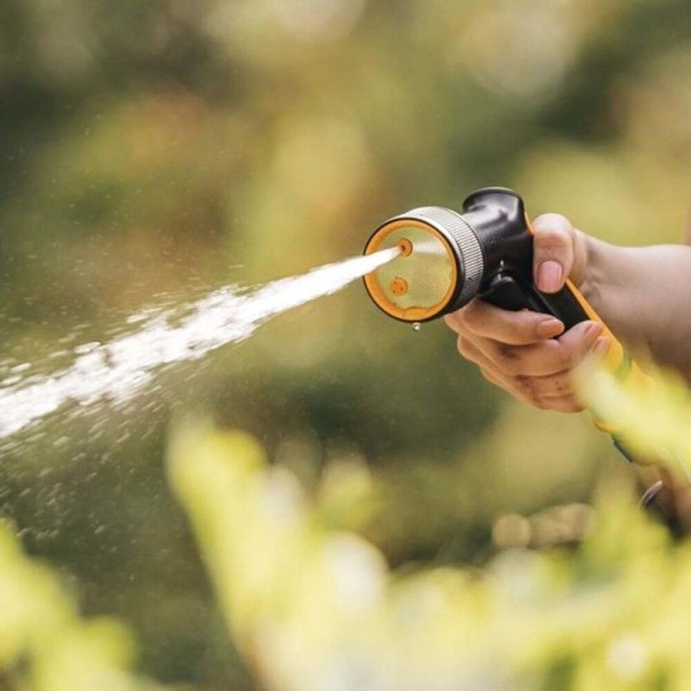 Vatnsbyssa Fiskars Comfort 3in1