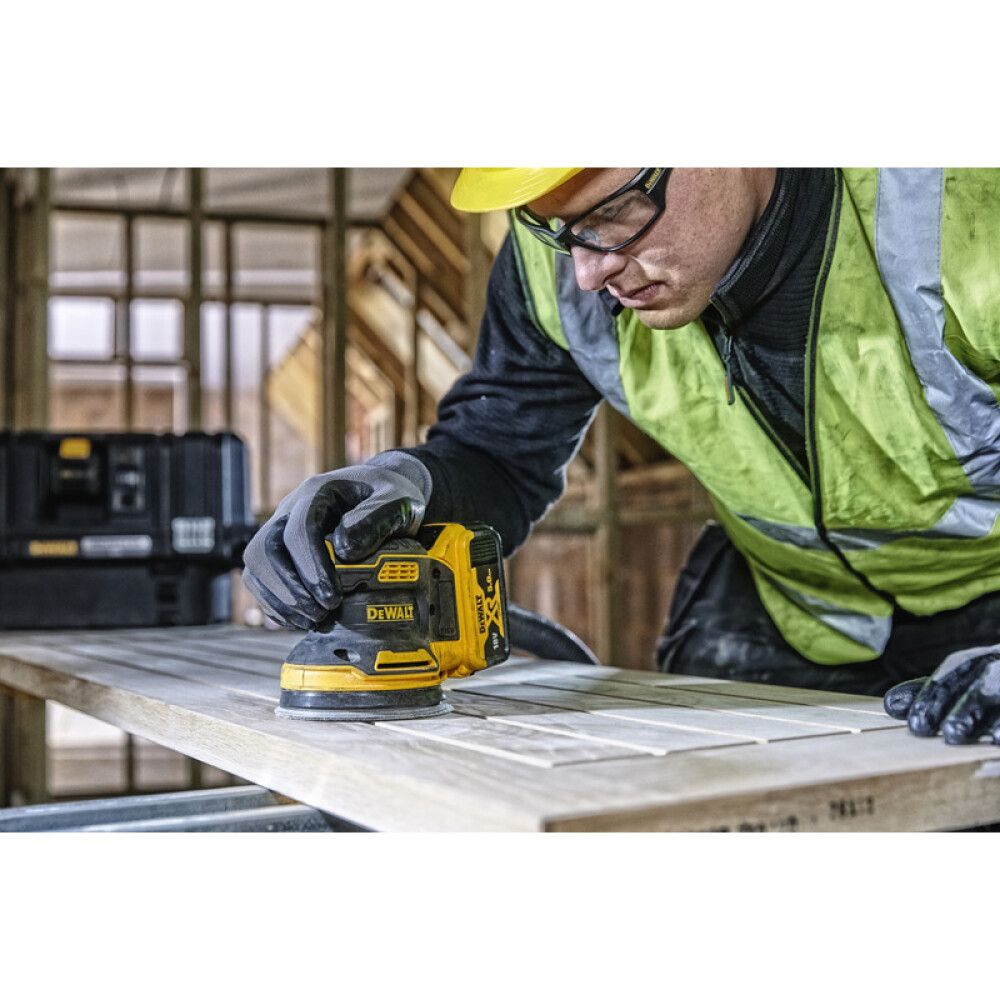 Slípivél 18V 125mm DeWALT DCW210N BL