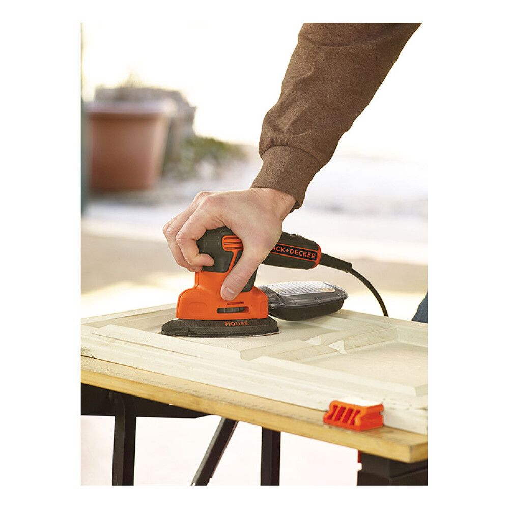 Slípivél 120W m/fylgihlutum Black & Decker