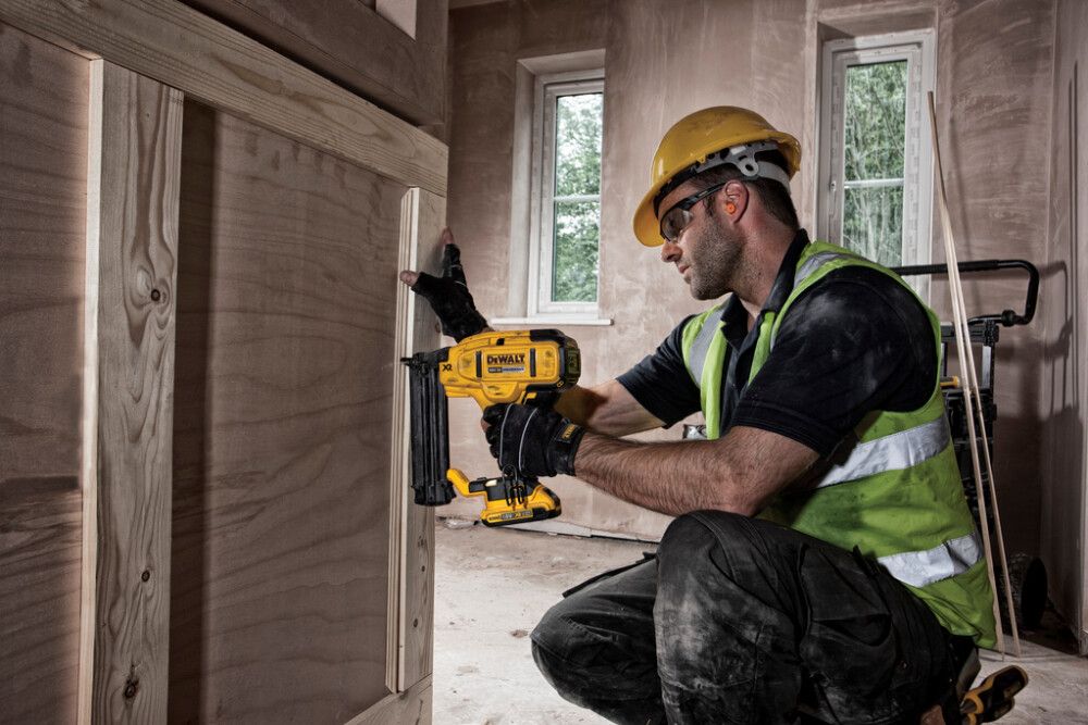 Naglabyssa 18V XR Dewalt 18GA DCN680NT