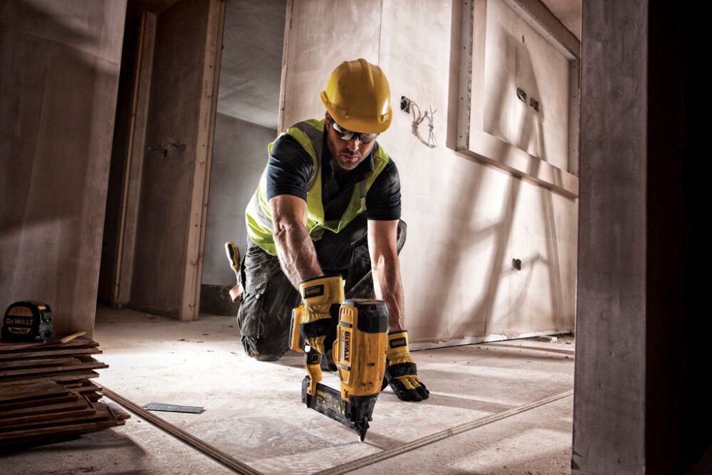 Naglabyssa 18V XR Dewalt 18GA DCN680NT