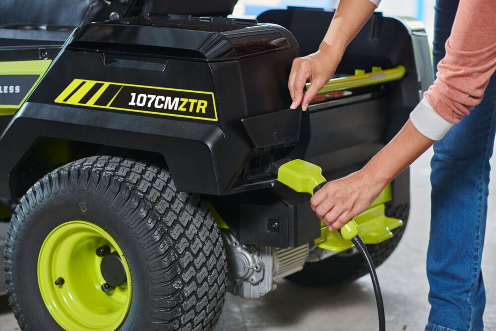 Sláttutraktor rafmagns Zero turn RY72ZTRX107-210