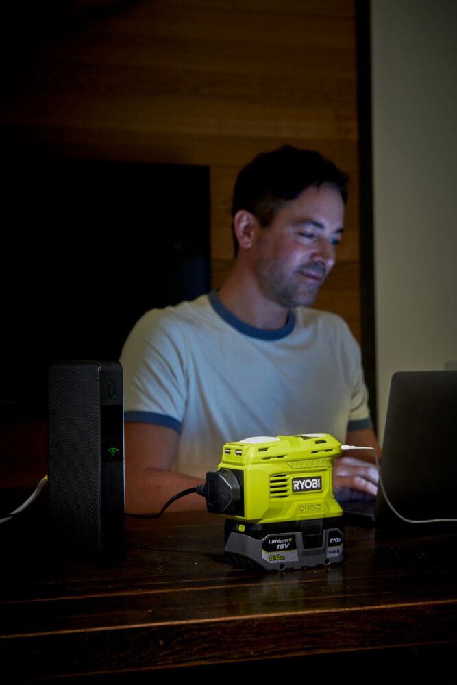 Straumbreytir 18V - 230V One+ Ryobi RY18BI150B