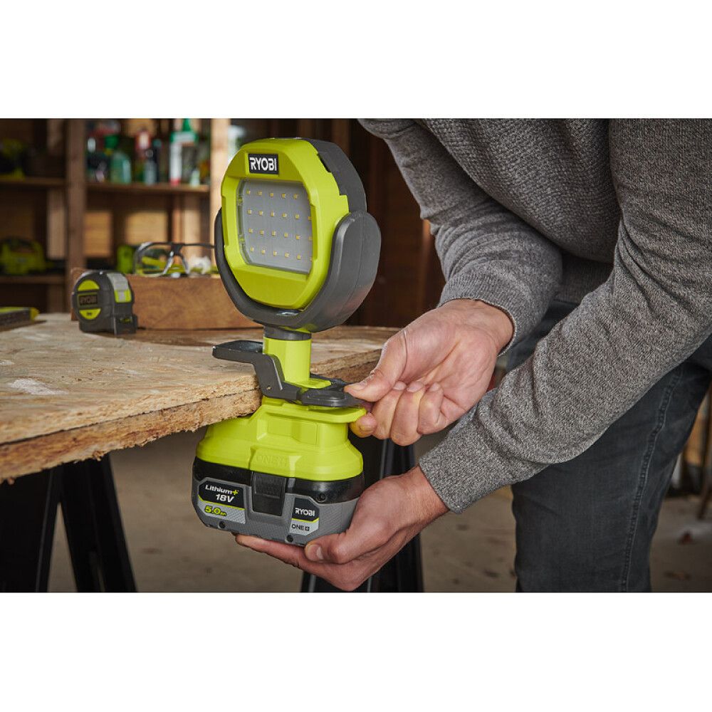 Led ljós með klemmu 18V Ryobi One+ RLCL18-0