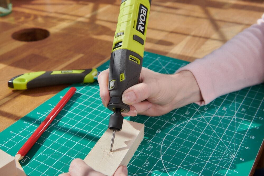 Fræsari með aukahlutum 2Ah 4V Ryobi RT4120GA15