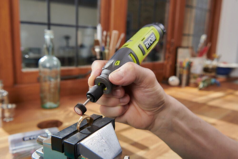 Fræsari með aukahlutum 2Ah 4V Ryobi RT4120GA15