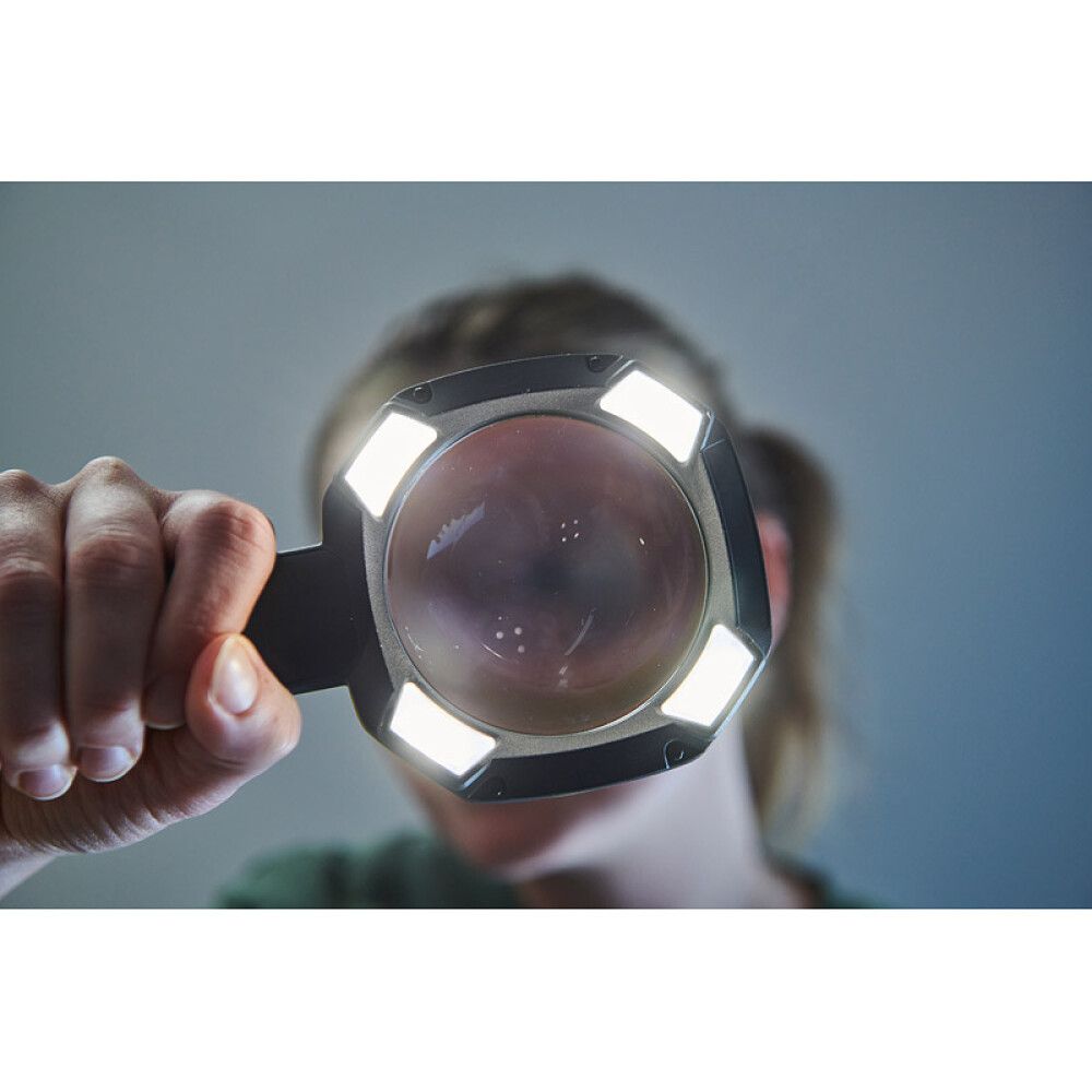 Stækkunargler með ljósi 4V Ryobi RML4-0 án rafhlöðu