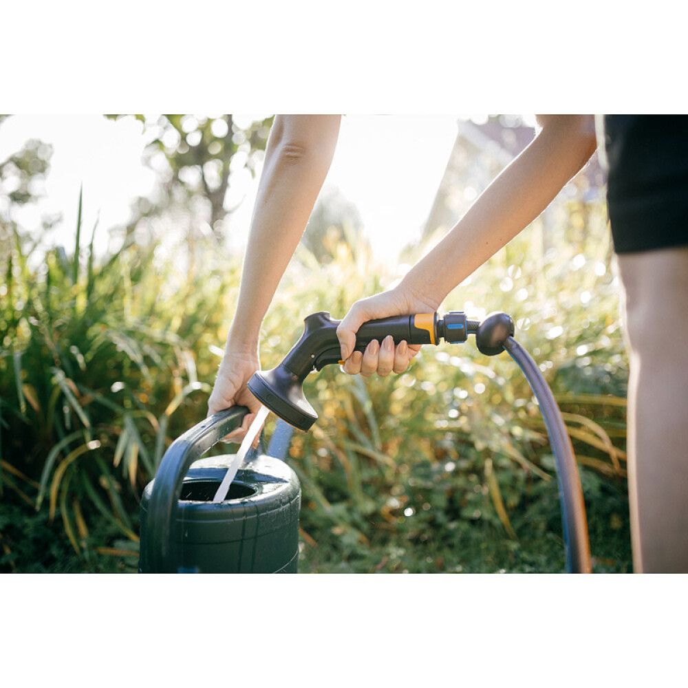 Vatnsbyssa Fiskars Multi