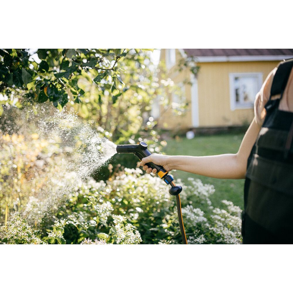 Vatnsbyssa Fiskars Solid