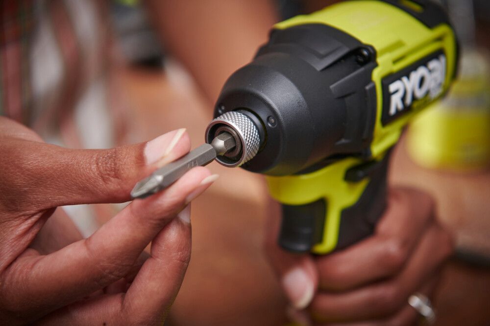 Skrúfvél með höggi 18V Ryobi One+ RID18C1-0 án rafhlöðu