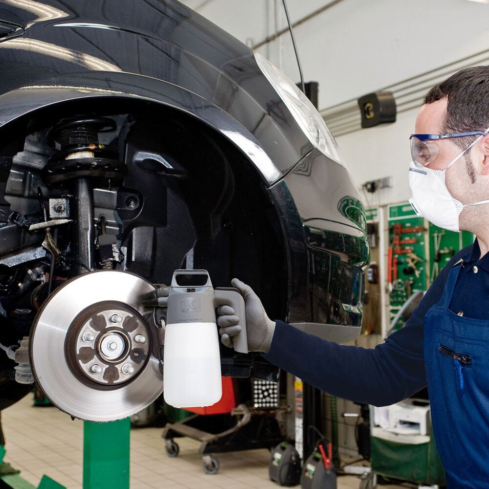 Úðabrúsi fyrir sterk efni 1L tjöru- og bremsuhreinsi