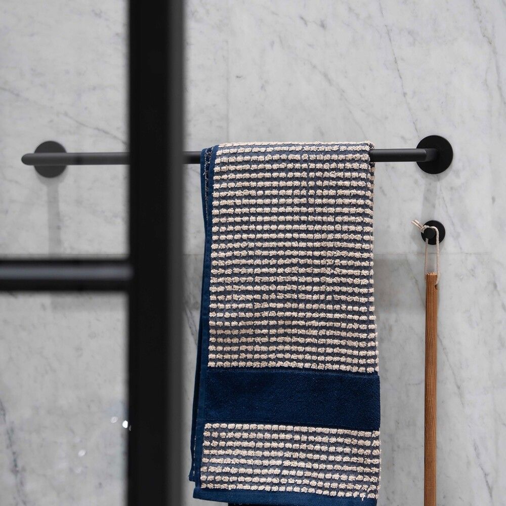 Handklæðaslá Smedbo Dot 618mm matt svört