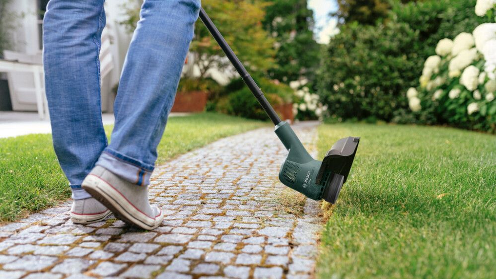 Sláttuorf 2x2Ah 18V Bosch EasyGrassCut 26cm