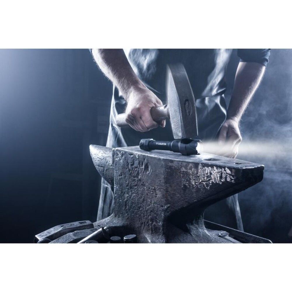 Vasaljós LED Varta F20 Pro