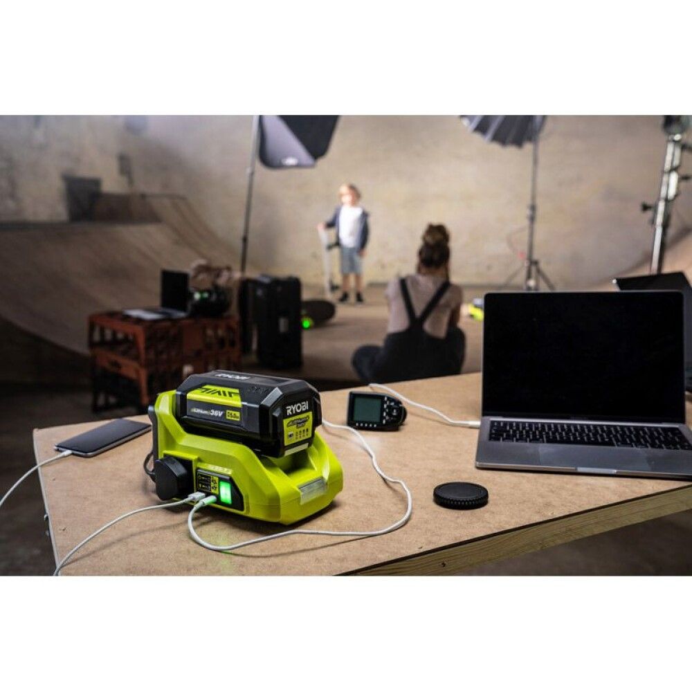 Inverter 300W fyrir 36V Ryobi RY36BI300A-0