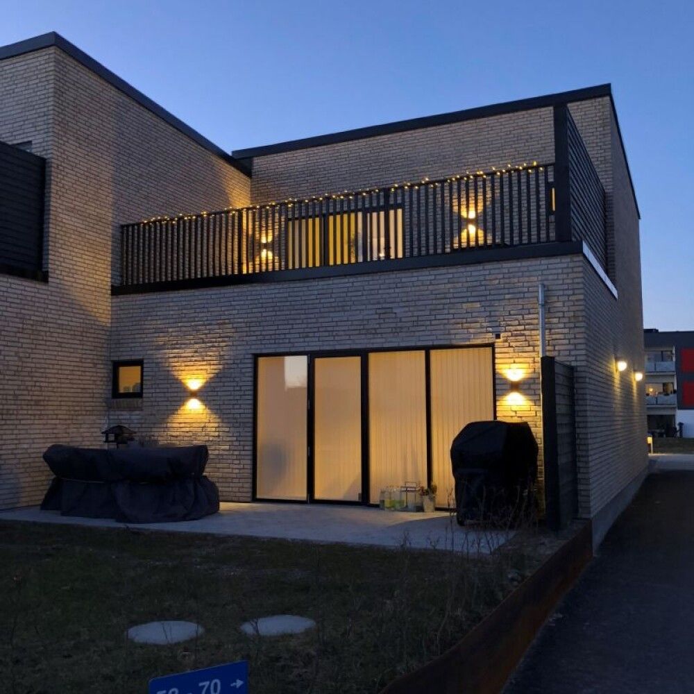 Veggljós LED Rold sveigt svart 16x9 cm