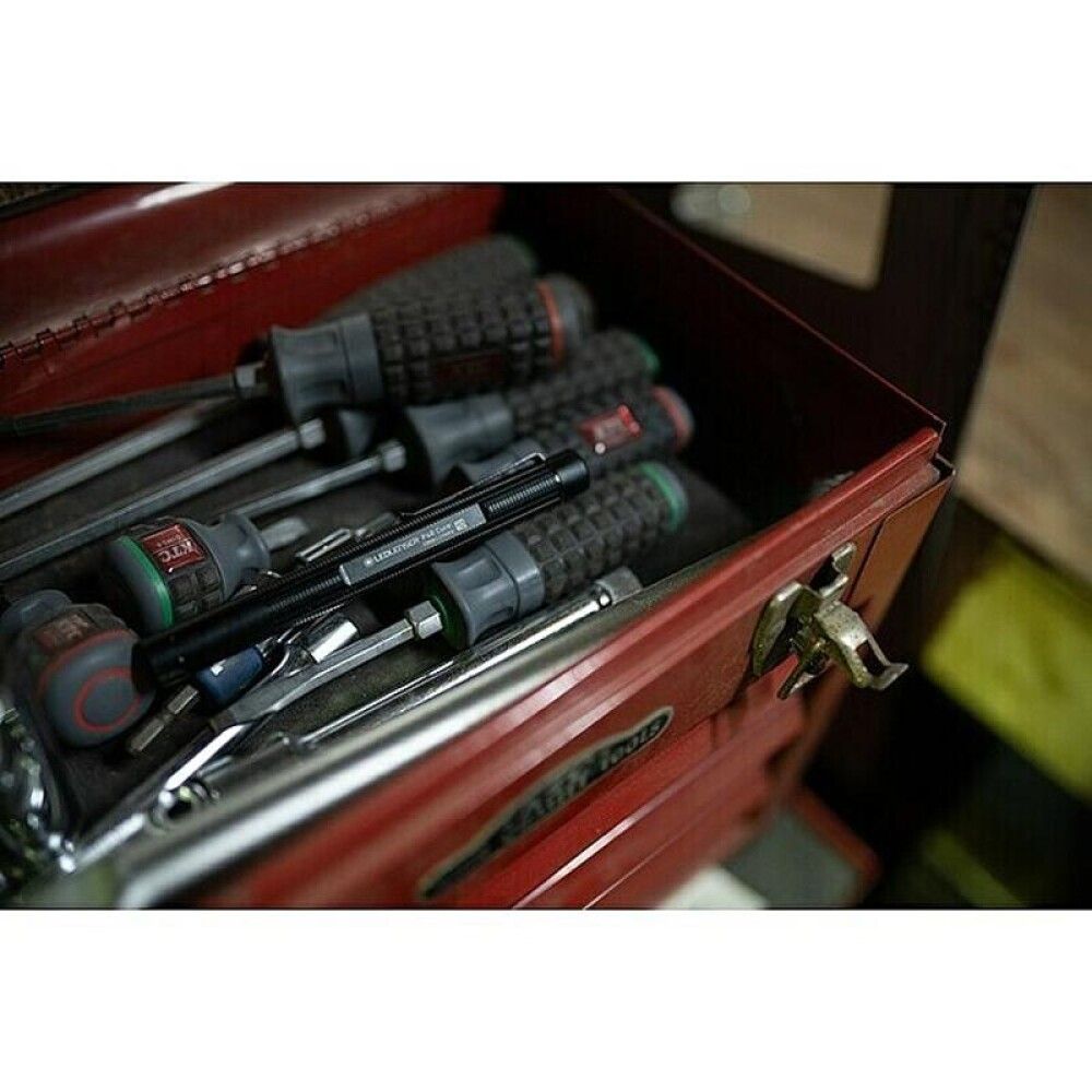 Vasaljós LED 200 lm Ledlenser P4R Core