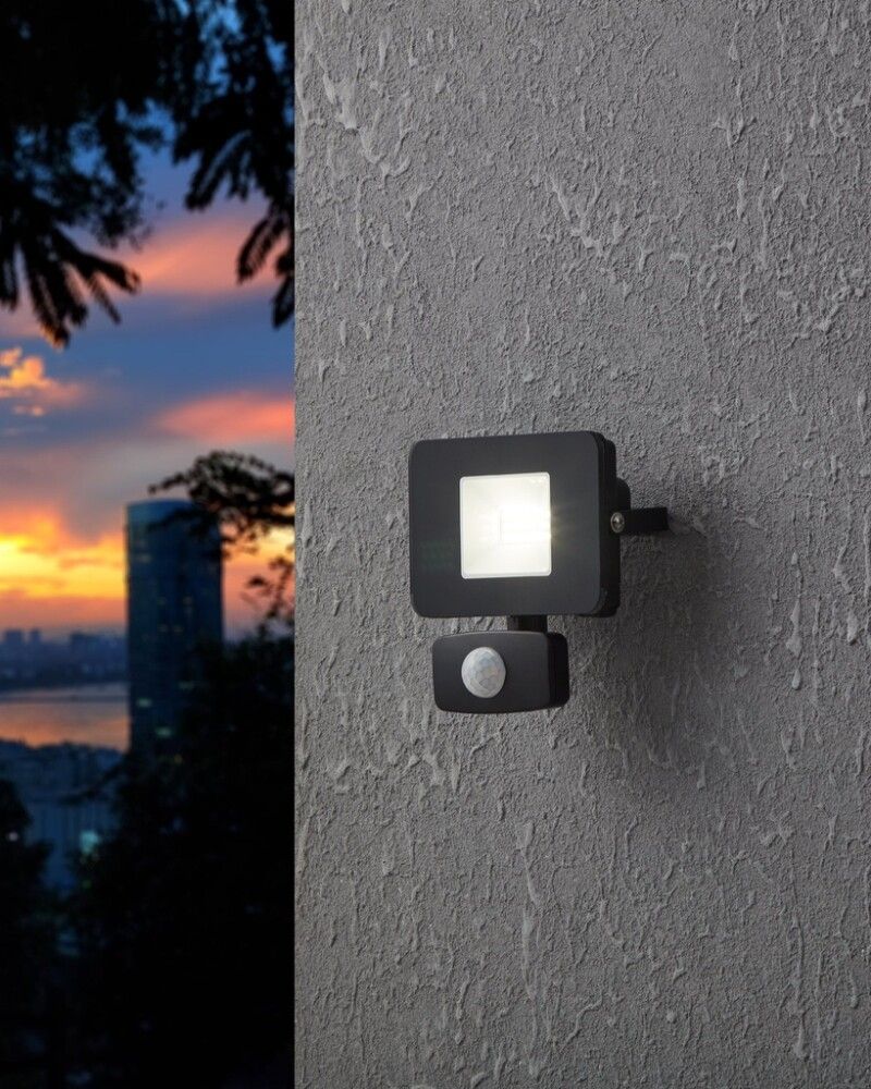 Veggljós 10W LED m/hreyfiskynjara Faedo 3 Eglo svart