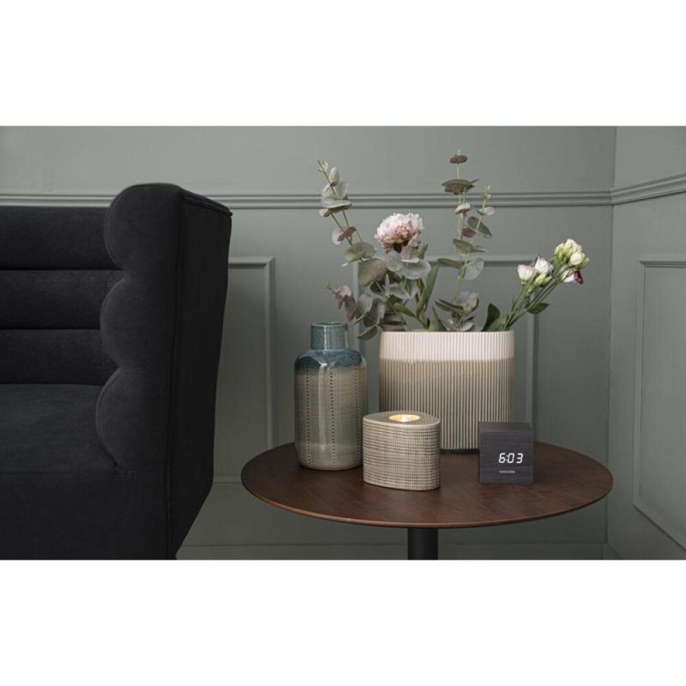 Vekjaraklukka Mini cube LED 8cm svört