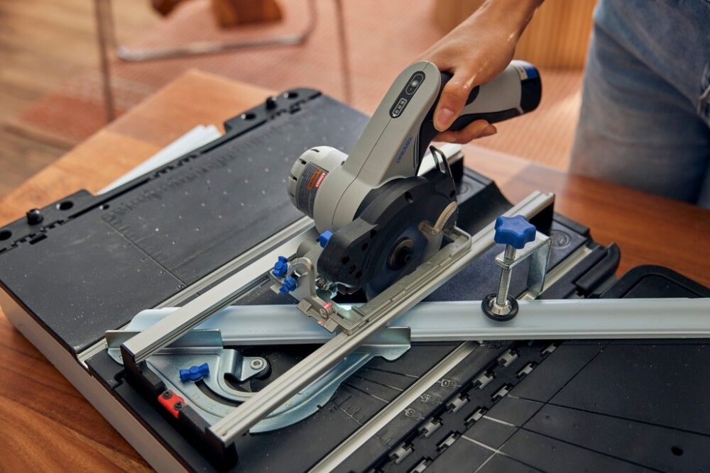 Borðsög í tösku 12V Dremel CS12V-S1C