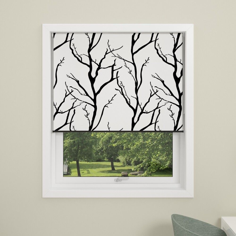 Myrkvunarrúllugardína 80x175 cm Debel trémynstur hvít/svört