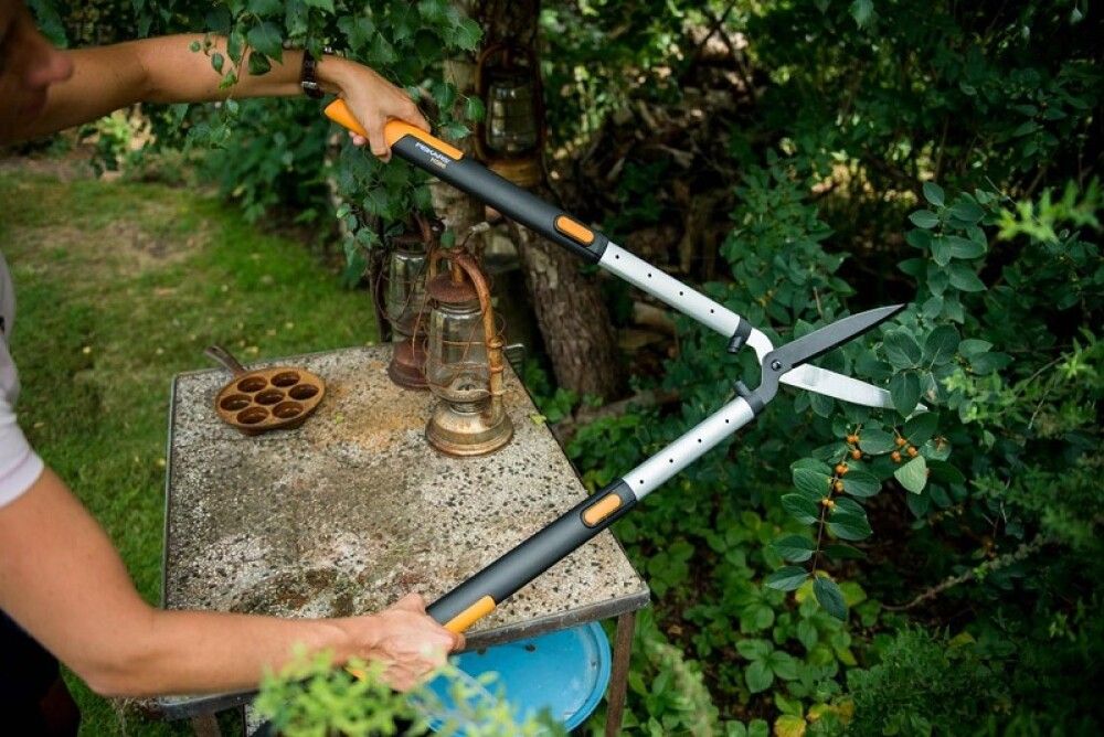 Hekkklippur með lengjanlegu skafti Fiskars SmartFit