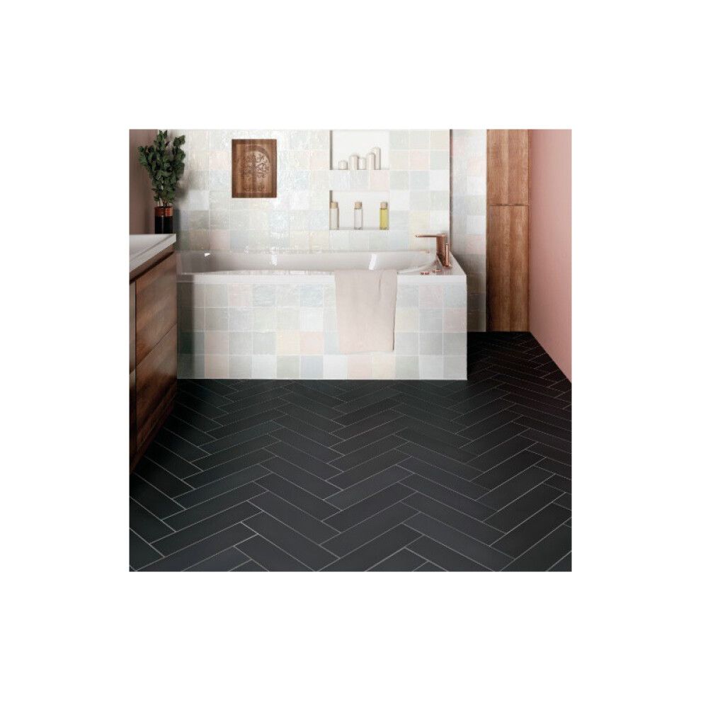 Gólf- & Veggflísar Ajour 9,2x36,8cm 0,65m² simply black