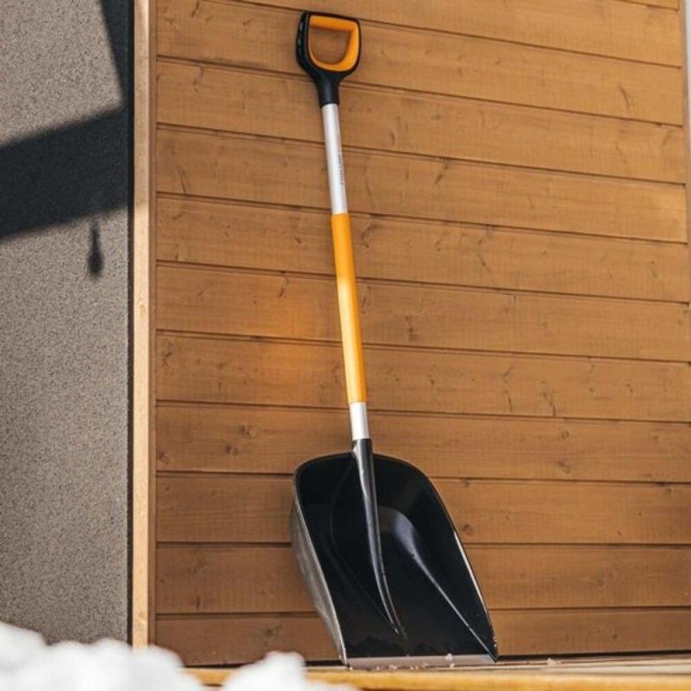 Snjóskófla Fiskars X-Series 132 cm