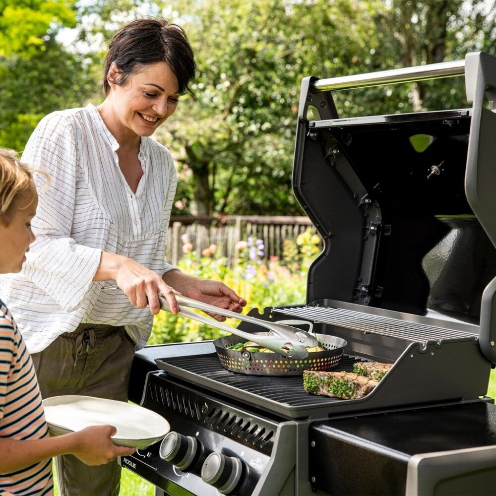 Gasgrill Rogue 425 3 brennarar svart