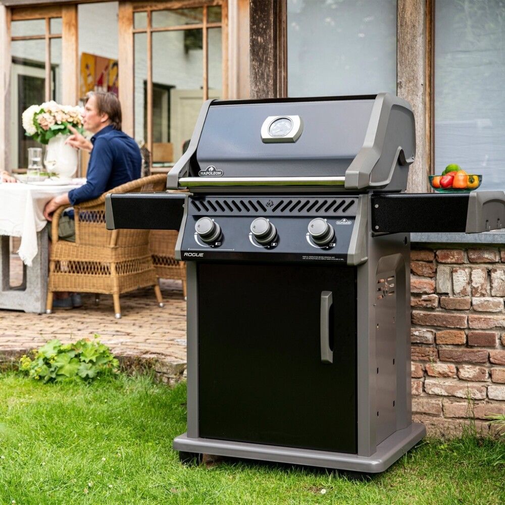 Gasgrill Rogue 425 3 brennarar svart