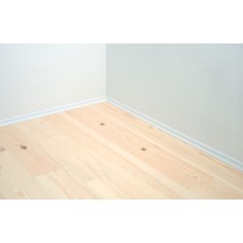 Gólflisti plast 16x40x2500 mm hvítur